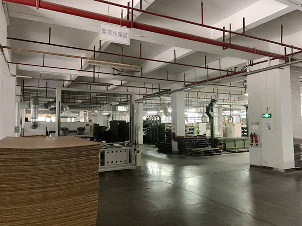 車(chē)間一角-四臺(tái)全自動(dòng)印刷機(jī)合照